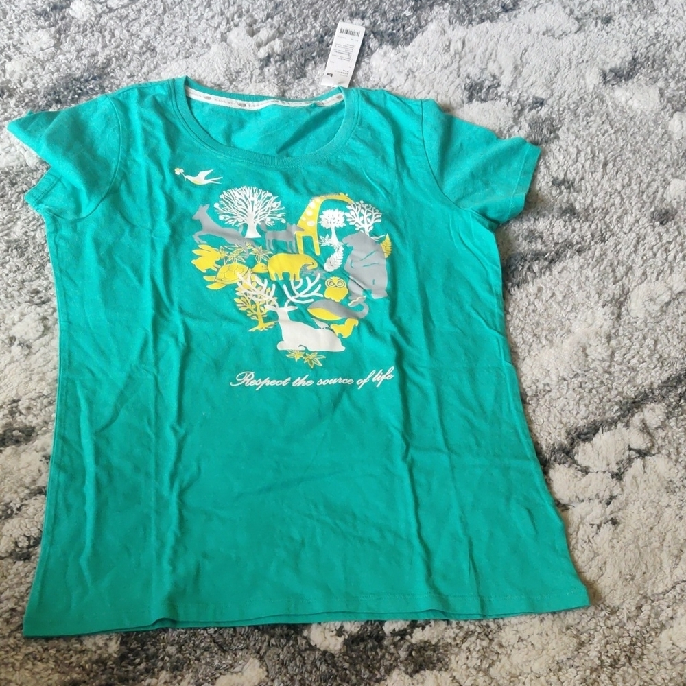 Green Fitted Graphic Short Sleeve Tee
